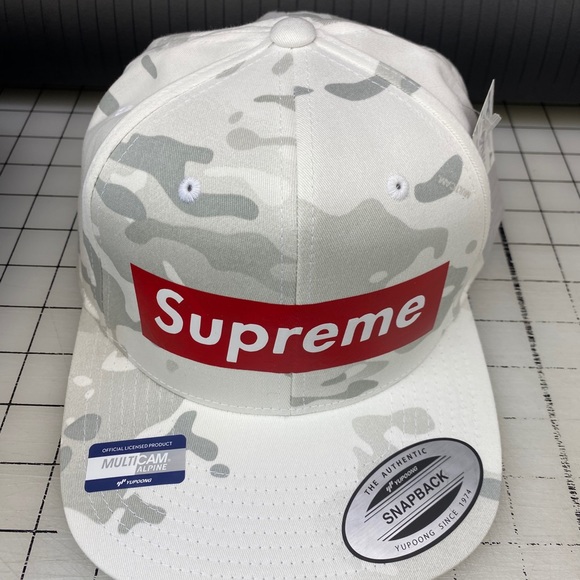 Copy- supreme hat - Picture 8 of 9